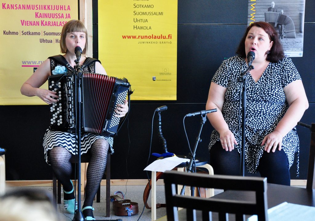 Hertta-trio: Emmi Kuittinen ja Mira Törmälä