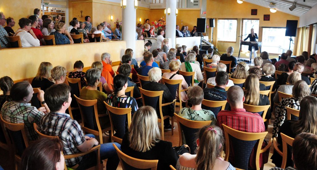 Yleisöä Ida Elinan konsertissa