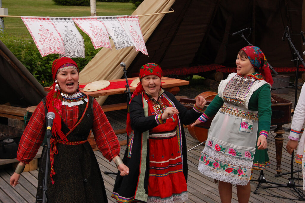 Marilaista kansantanssia ja -musiikkia. © Janne Seppänen
