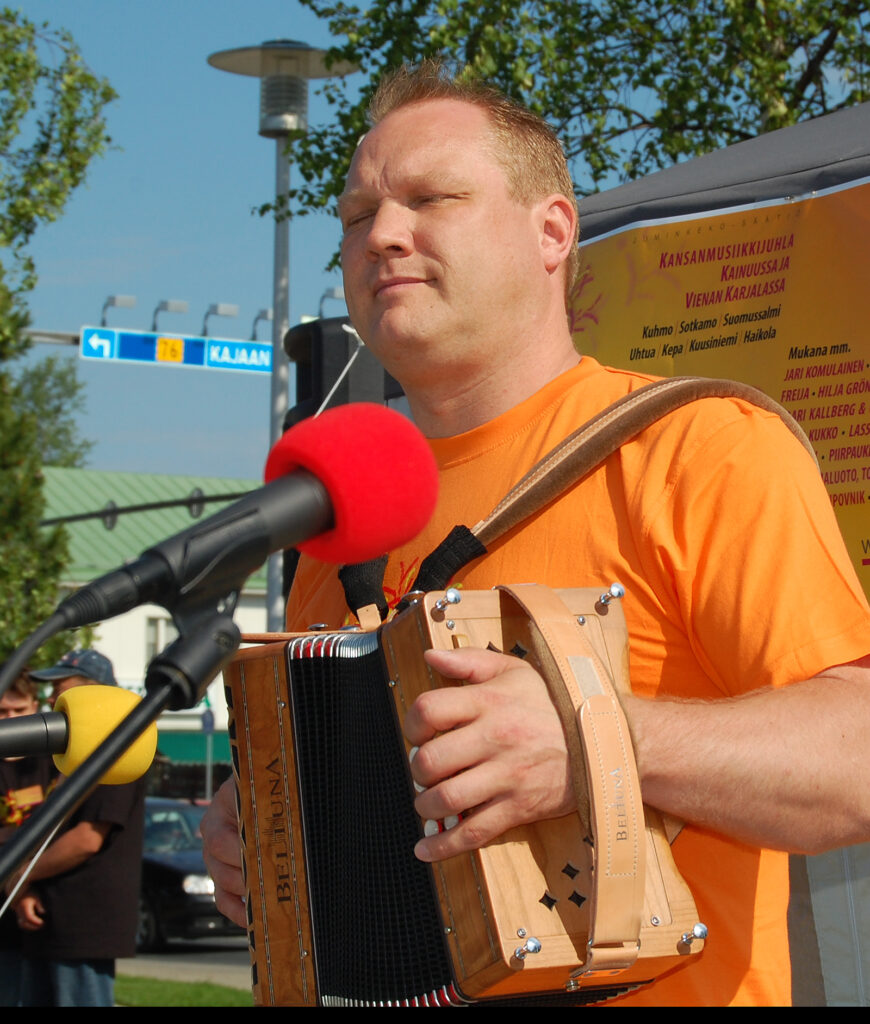 Festivaalipelimanni Jari Komulainen. © Janne Seppänen / Sommelo09