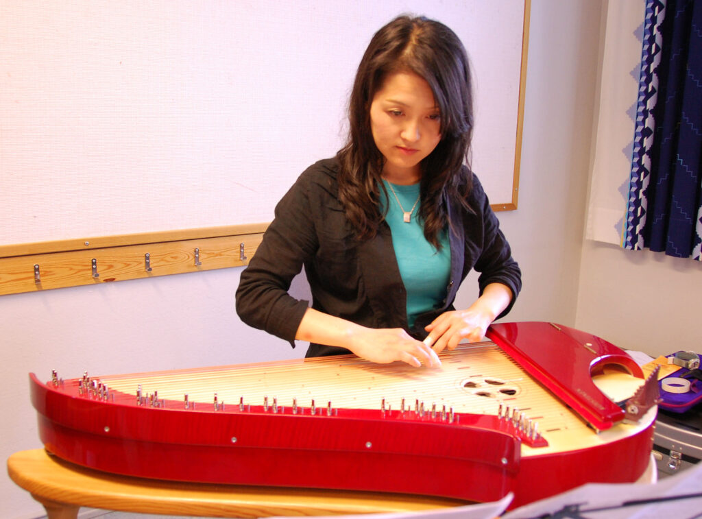 Kansainvälinen kanteleleiri toi kanteleen ystäviä Japanista saakka. © Anne Seppänen