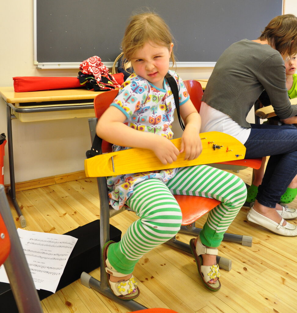 Näppärikurssilainen ja kantele © Juha Olkkonen / Sommelo