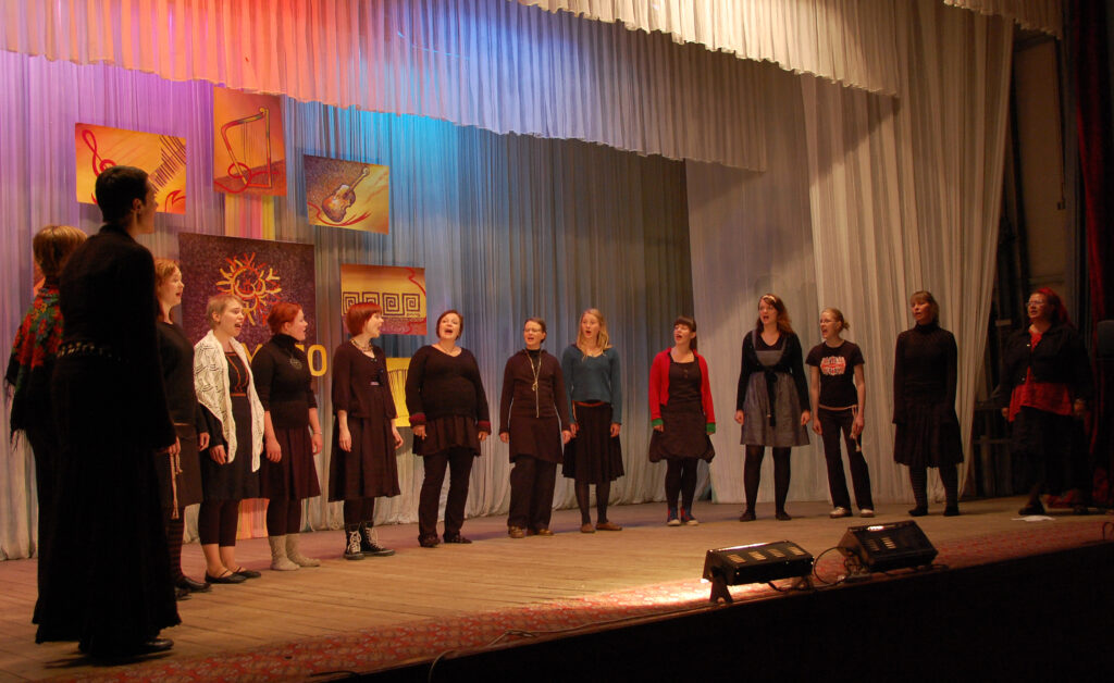 Ilona Korhonen Ensemble Uhtuan kulttuuritalolla. © Anne Seppänen