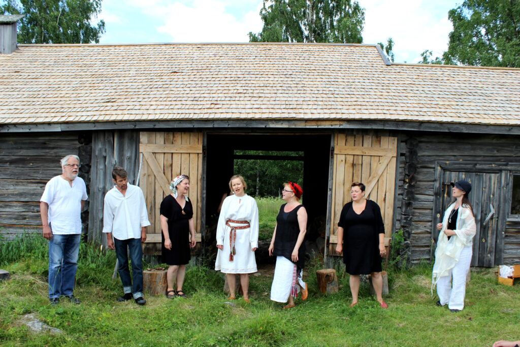 Ääniteatteri Iki-Turso esiintyy Elimyssalossa (c)Hannele Tervo/Sommelo