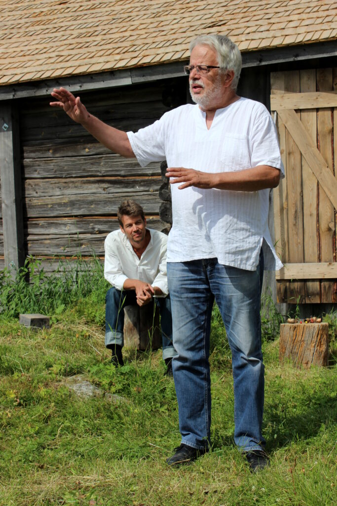 Heikki Laitinen kehuu Elimyssalon hiljaisuutta (c)Hannele Tervo/Sommelo