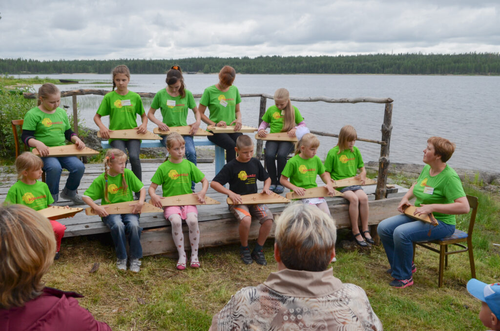 Kepan kanteleryhmä (c) Jorma Airola/Sommelo