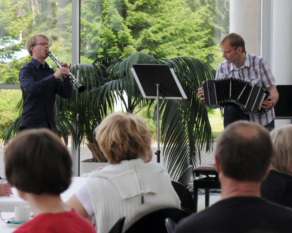 Pieni kahvikonsertti - Kesämuusikot (Lauri Sallinen, klarinetti - Henrik Sandås, bandoneon) © Klaus von Matt / Sommelo09
