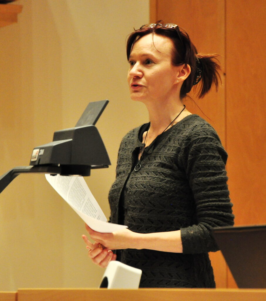Maija Karhinen-Ilo puhumassa balladiseminaarissa (c) Juha Olkkonen/Sommelo