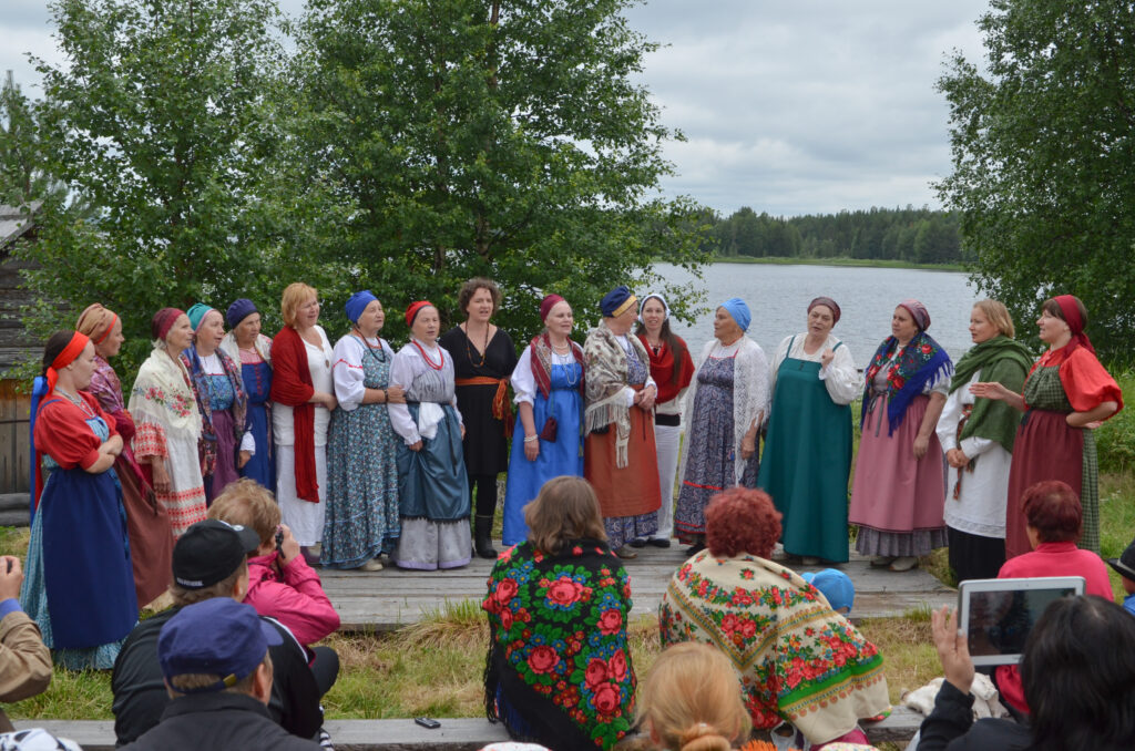Äänisniemen ryhmä ja Iki-Tursolaisia (c) Jorma Airola/Sommelo