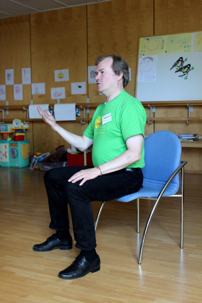 Pekka Huttu-Hiltunen opettaa runolaulua ja sen perinteitä (c)Hannele Tervo/Sommelo