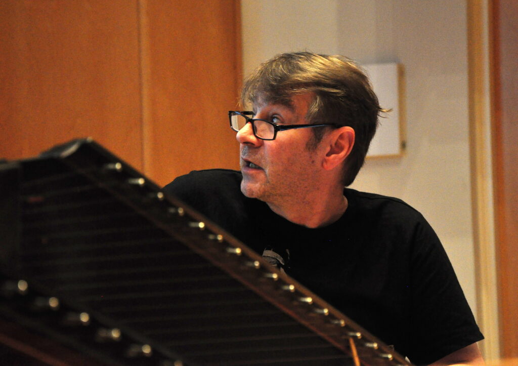 Kari Dahlblom ja keskisuomalainen kantele (c) Juha Olkkonen / Sommelo
