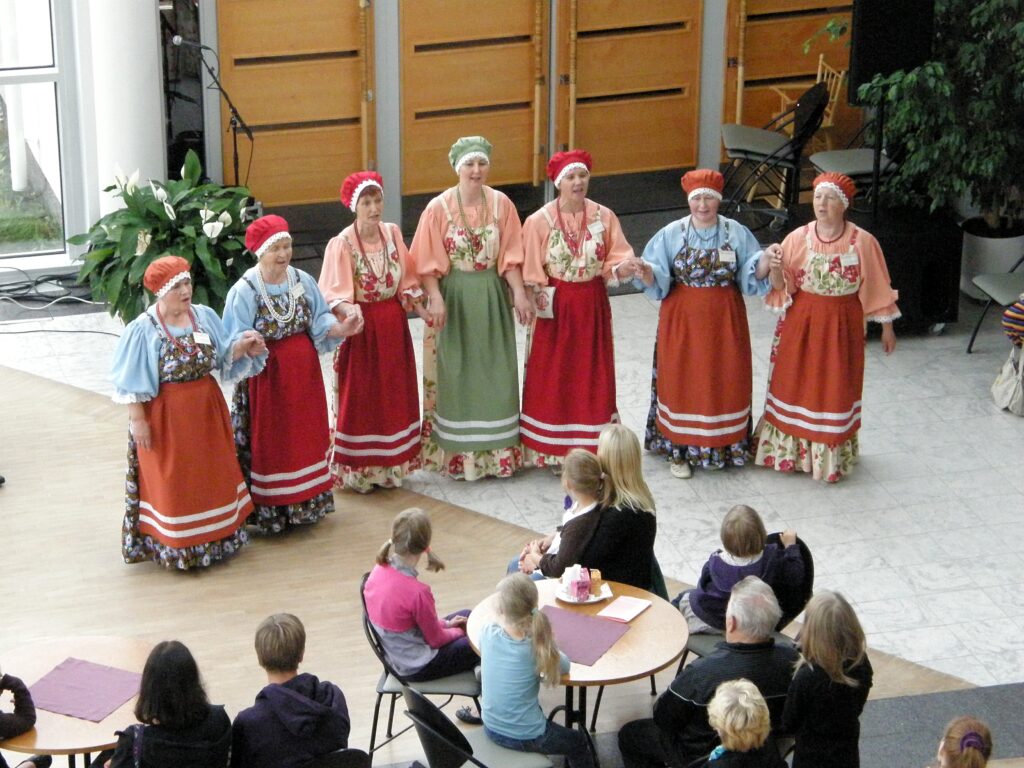 Seesjärveläisten kuoro avajaisissa (c) Hannele Tervo/Sommelo