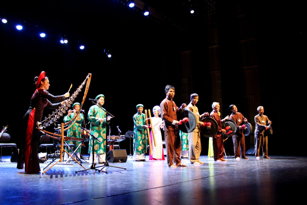 Kulttuuriperinteen silta-konsertin päättävät kaikki vietnamilaiset yhdessä (c)Hannele Tervo/Sommelo
