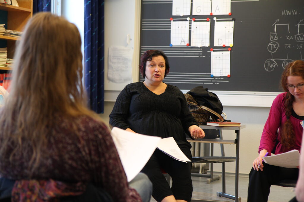 Kansanlaulukurssi - opettajana Ilona Korhonen © Sophia Hofrichter