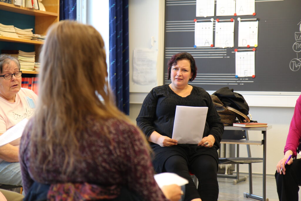 Kansanlaulukurssi - opettajana Ilona Korhonen © Sophia Hofrichter