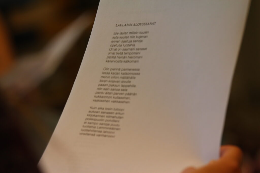 Kansanlaulukurssi - opettajana Ilona Korhonen © Sophia Hofrichter